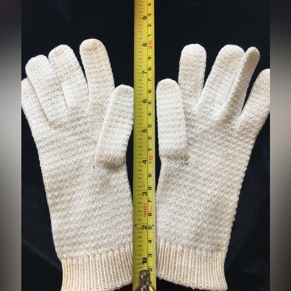 Vintage creamy ivory hand made gloves. Small - Picture 3 of 7